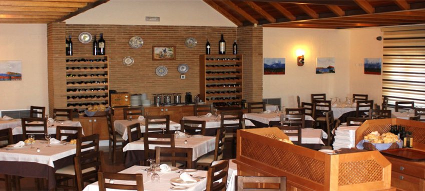 Salón del restaurante de cocina manchega en Zafra de Záncara